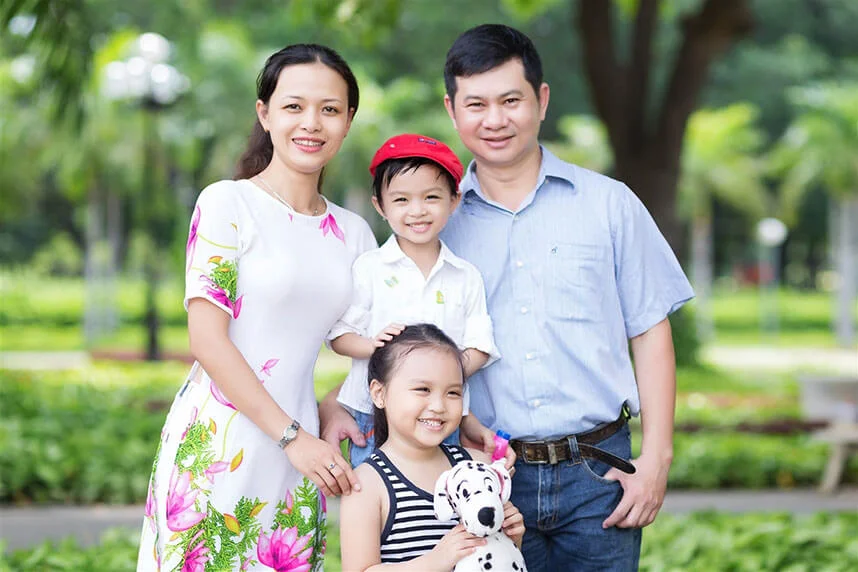 20+ Cách tạo dáng chụp ảnh gia đình 4 người siêu dễ, siêu đẹp