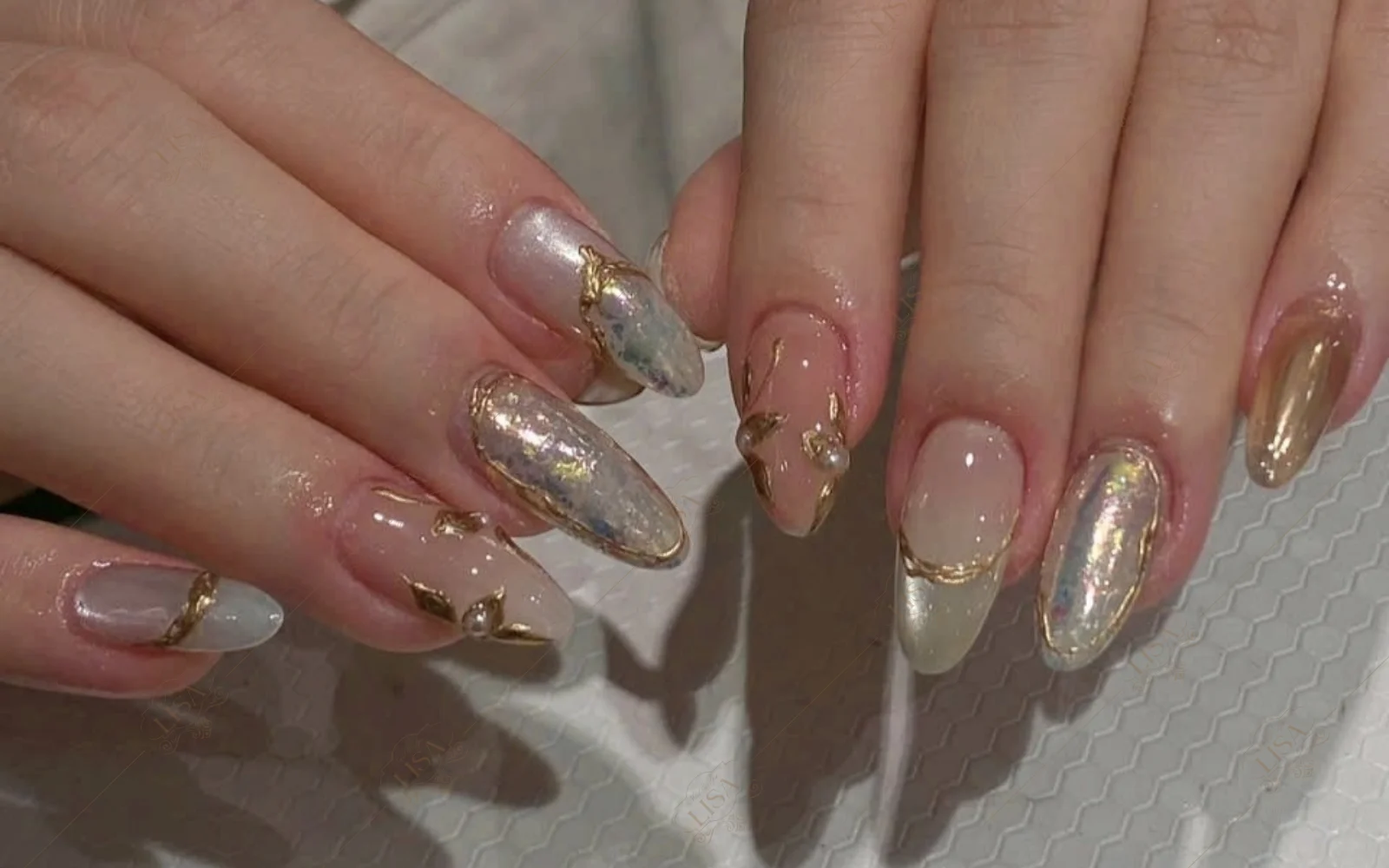 Top 10 mẫu nail cô dâu đẹp tỏa sáng cho mùa cưới 2025 (2)