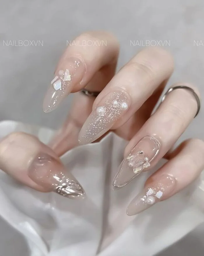 80+ mẫu nail cô dâu đẹp có màu trắng nhẹ nhàng đơn giản