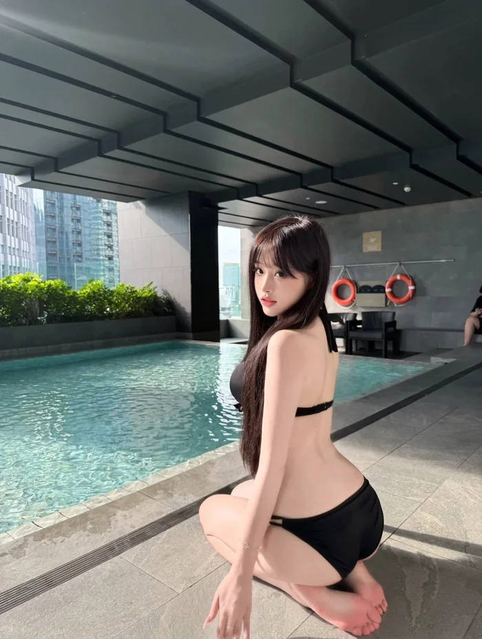 Gái xinh Tiktok Trung Quốc mặc bikini