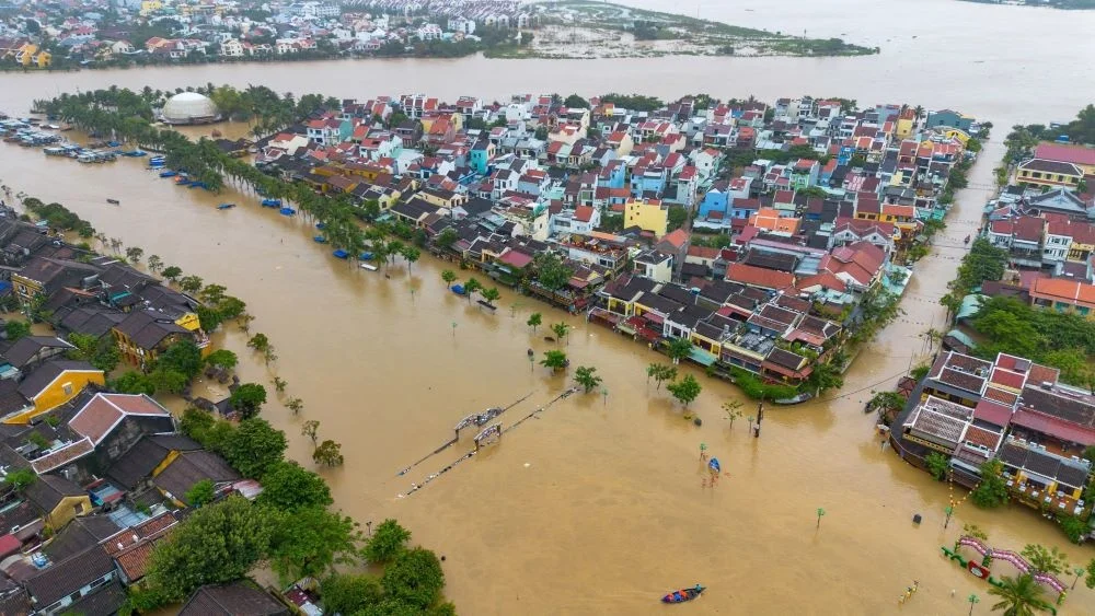 hình ảnh lũ lụt tại phố cổ Hội An nhìn từ trên cao