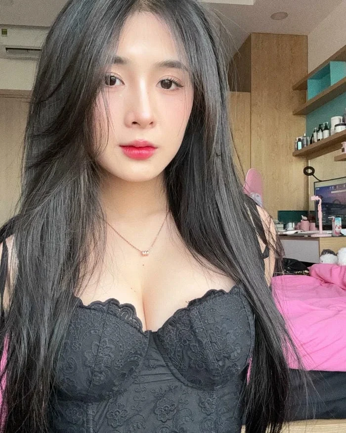 quỳnh alee bikin bộ nội y đen gọn