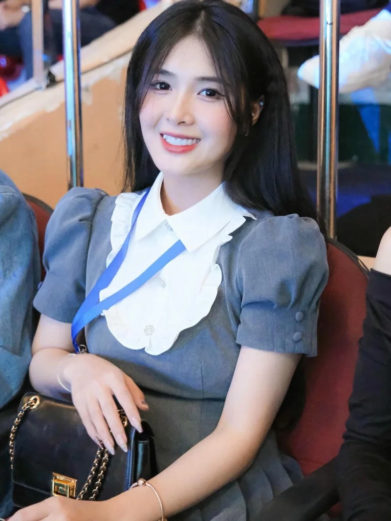 Hình Quỳnh Alee bikini sexy phong cách hiện đại
