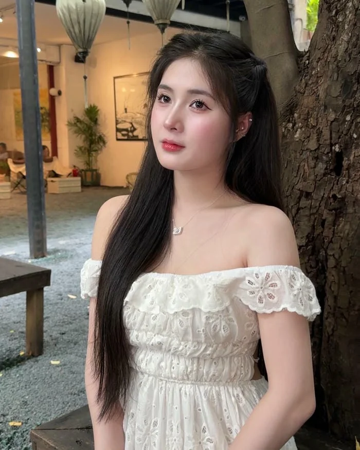 nụ cười tỏa nắng quỳnh alee bikini
