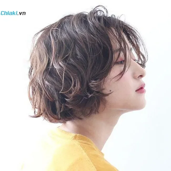 Tóc bob layer ngắn uốn xoăn nhẹ