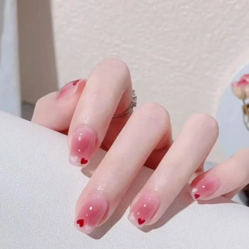 Nail màu hồng thạch đang là xu hướng nail được các nàng yêu thích