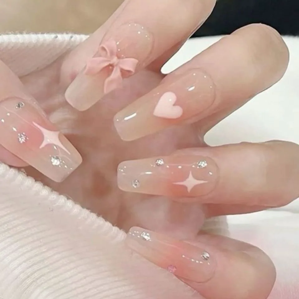 Nail thạch hồng phối nude nhẹ nhàng