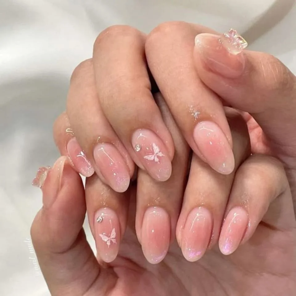 Nail hồng thạch đính đá nhỏ tinh tế