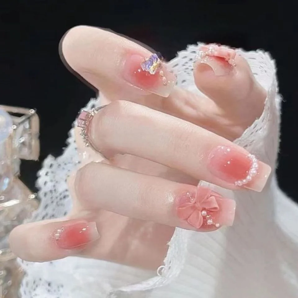 Nail màu thạch hồng đính charm nơ