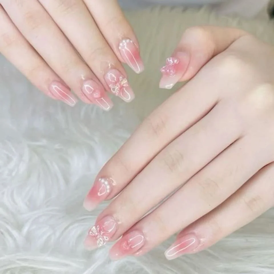 Nail thạch hồng phối trắng tinh tế