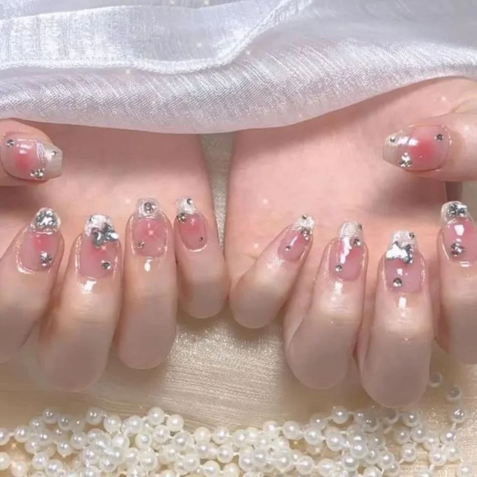 Nail thạch hồng phối đá thô lạ mắt