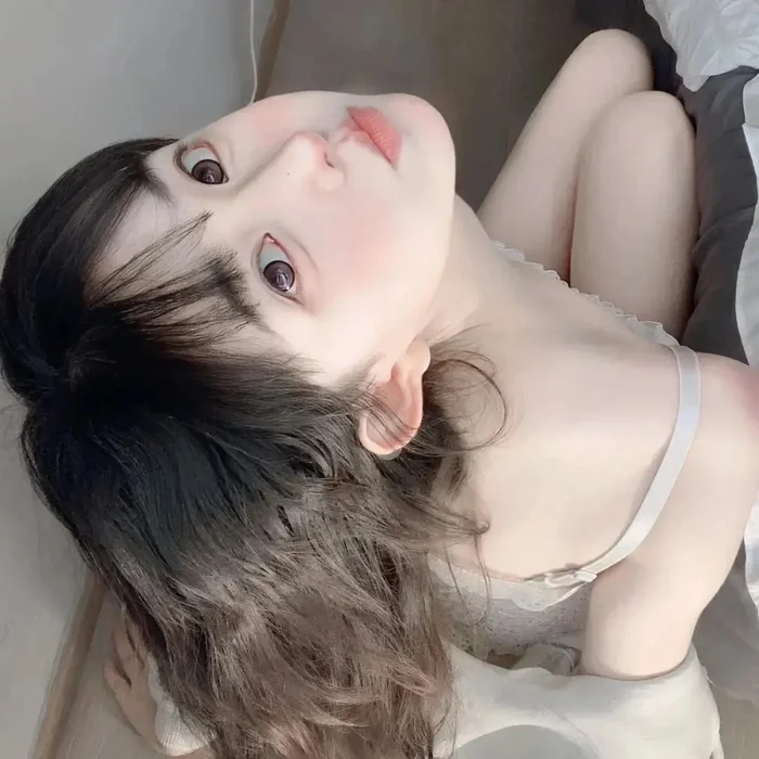 Gái Trung cute ánh mắt hút hồn
